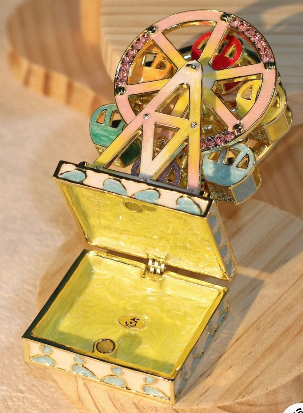 Enameled jewelry box with rotating Ferris wheel ornament, diamond-encrusted handicraft gift.
